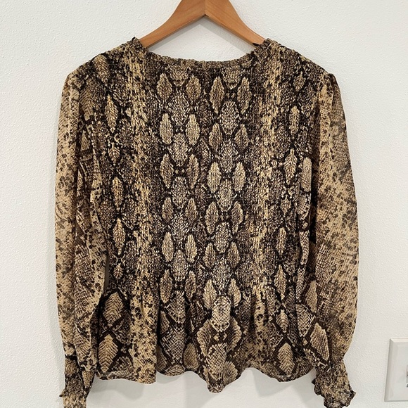 ZARA snakeskin patterned v-neck smocked blouse with button detail size small - Picture 7 of 11